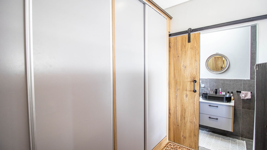 3 Bedroom Property for Sale in Hoogland Western Cape